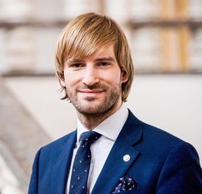 Chtl bych si zkusit zaexperimentovat s u m. Prosm max 20let.A pokud mono tak hetero co chcou experimentovat nebo nezkuen bi. Havov. Sex. Dnes, Karvin - Gay seznamka - sacicrm.info