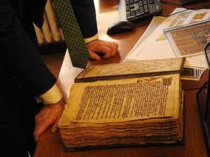 Originál rukopisu "Práwa saszká" (tzv. Saské zrcadlo) z 15. stol.